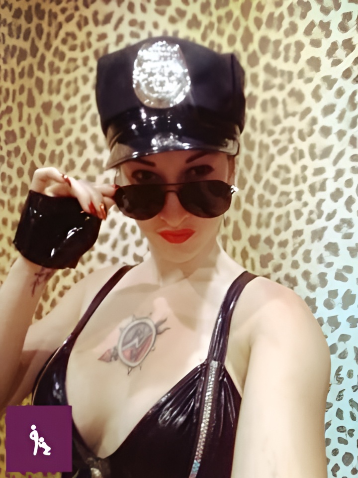 Софа привлекальеная девушка из Электроуглей цена от 4000 руб