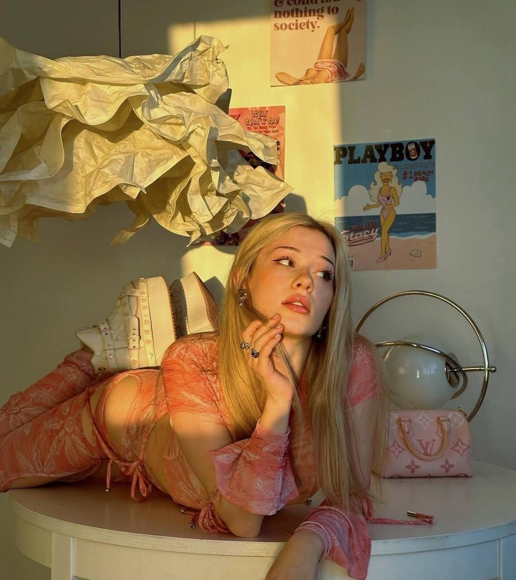 Луна привлекальеная девушка из Электроуглей цена от 3000 руб